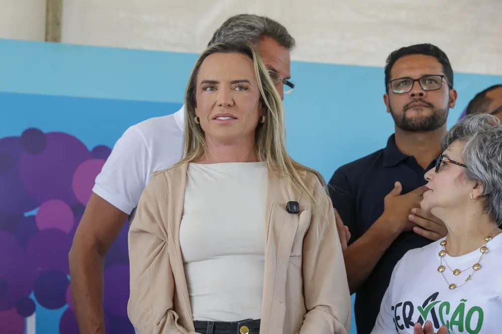 Celina Leão segue internada para drenagem no pulmão