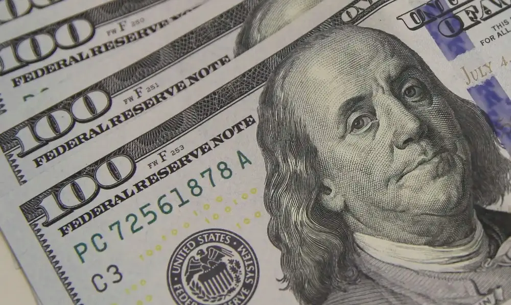 Petróleo impulsiona real e dólar cai a R$ 5,02