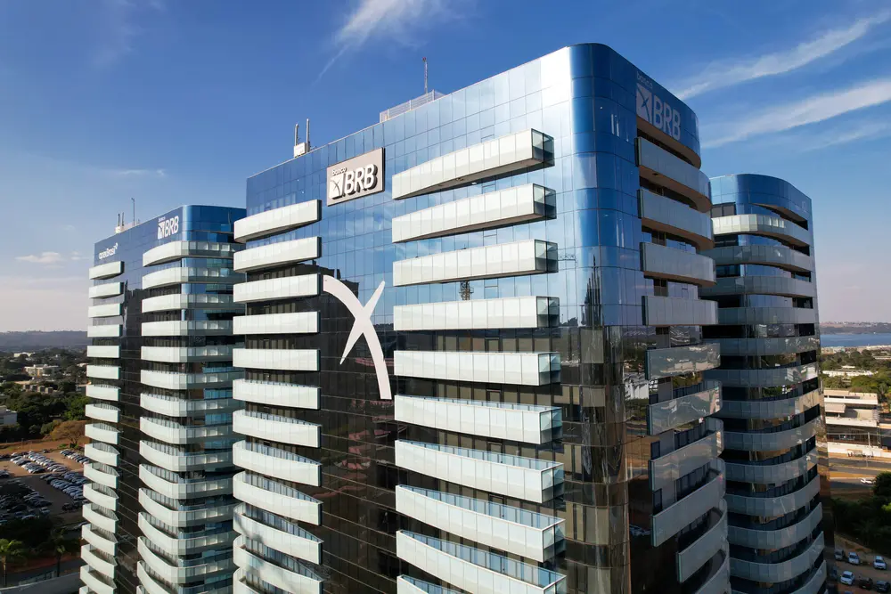 S&P rebaixa nota do BRB e cita incerteza sobre capitalização