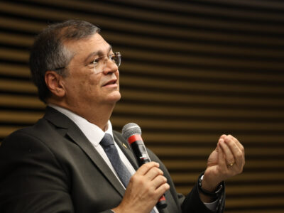 Dino critica autocontenção e defende STF: "Não somos inimigos do Brasil
