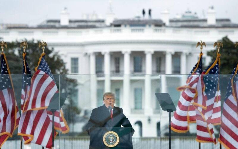 Governo Trump usa tiroteio para defender salão de baile