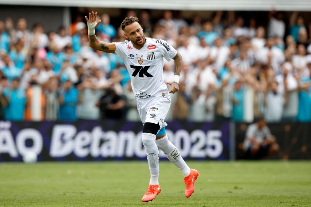 Neymar marca na Vila, Santos vence e sai do Z4