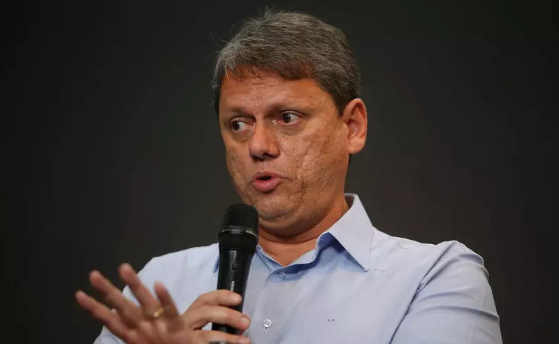 Tarcísio diz que SP avançou sem apoio federal