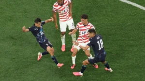 EUA estreia com goleada sobre o Paraguai na Copa