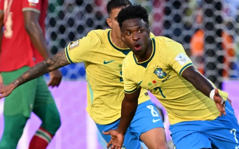 Empate expõe erros de Ancelotti; Vini Jr salva Brasil