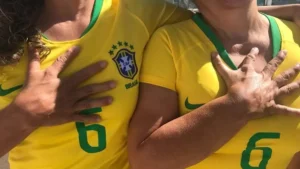 Família de Brasília com seis dedos inspira Brasil na Copa do Mundo