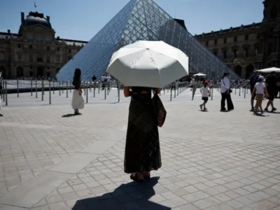 França ativa célula de crise para onda de calor recorde
