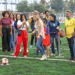 Celina Leão entrega reforma de campos sintéticos em Taguatinga e Samambaia
