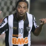 Ronaldinho volta ao futebol aos 46 anos para jogar na 3ª divisão italiana