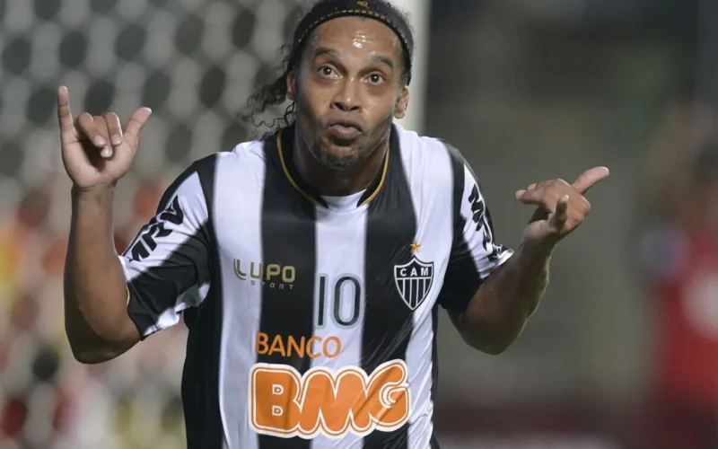 Ronaldinho volta ao futebol aos 46 anos para jogar na 3ª divisão italiana