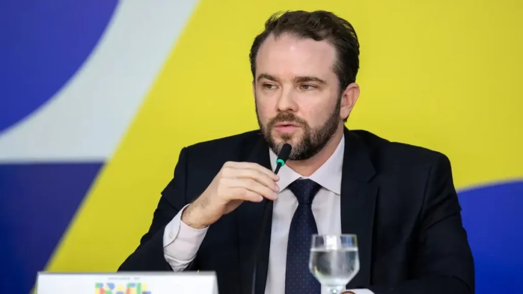 Durigan discursa em Fórum na China e se reúne com Dilma
