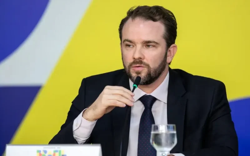 Durigan discursa em Fórum na China e se reúne com Dilma