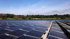 Brasil cai para 5º no ranking global de energia solar em 2025