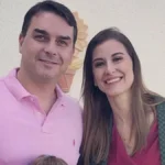 Mulher de Flávio Bolsonaro defende senador após ataque de Michelle