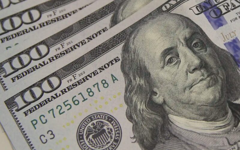 Petróleo impulsiona real e dólar cai a R$ 5,02