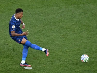 França vence Paraguai com gol de Mbappé e avança às quartas
