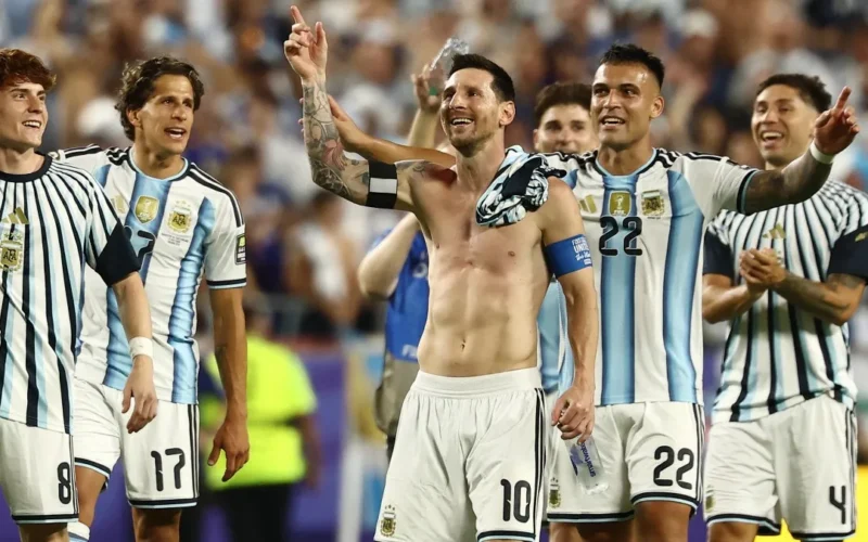 Argentina vence Suíça na prorrogação e encara Inglaterra na semi
