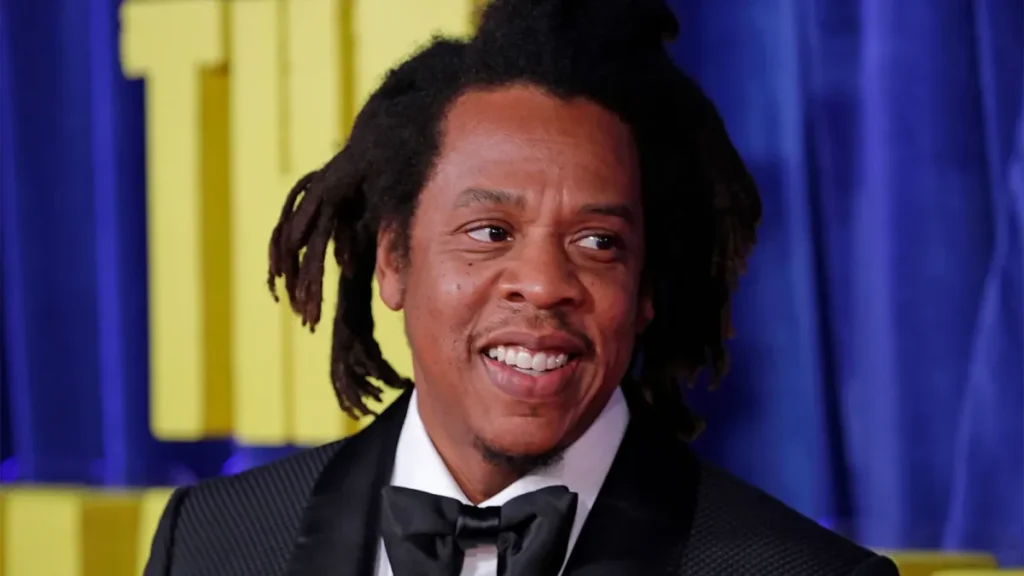 Rihanna volta ao palco com Jay-Z e brinca: ‘Estou enferrujada’