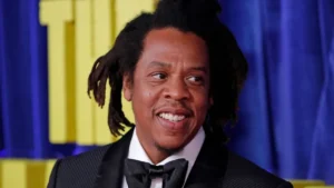 Rihanna volta ao palco com Jay-Z e brinca: ‘Estou enferrujada’