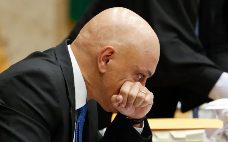 Moraes autoriza Braga Netto a fazer EAD e reduzir pena com leitura
