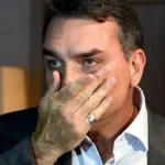 Flávio Bolsonaro recorre ao STF contra proibição de visitas ao pai