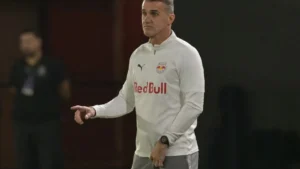 Bragantino empata com Coritiba e segue fora do G-4