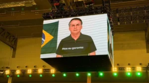 Defesa de Flávio alega ao TSE que vídeo com IA de Bolsonaro é legal