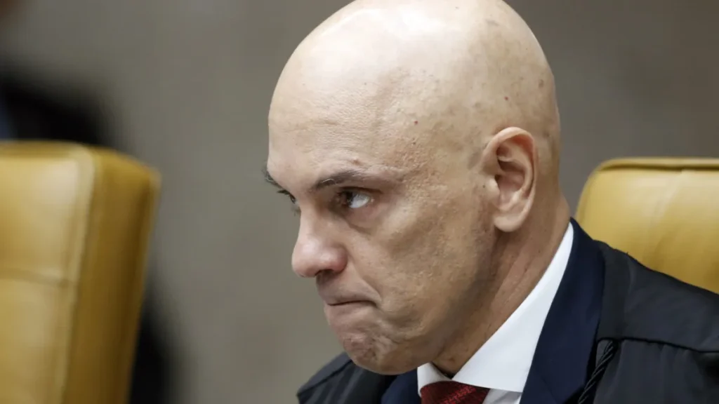 Datafolha: 59% desaprovam proibição de Flávio visitar Bolsonaro