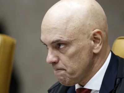 Datafolha: 59% desaprovam proibição de Flávio visitar Bolsonaro