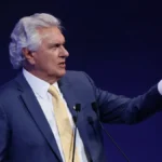 Caiado compara Lula a Flávio: 'O rei protege o príncipe