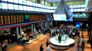 Bolsa abre com atraso na B3; dólar sobe com Fed e balanços