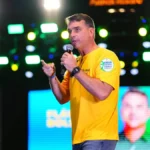 Flávio diz que aceitará resultado e critica TSE de 2022