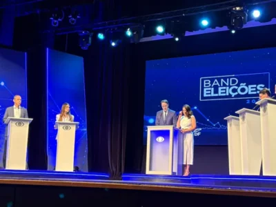 Debate no DF: adversários unem forças contra Celina Leão